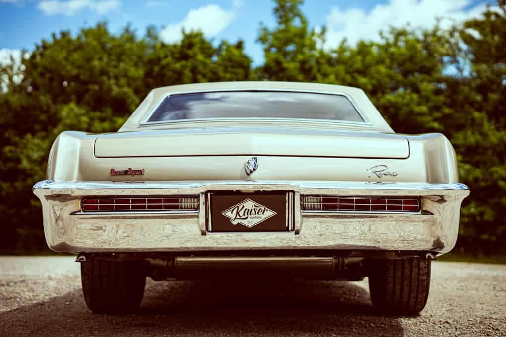 Kaiser Kustom Leistungen – Import & Service